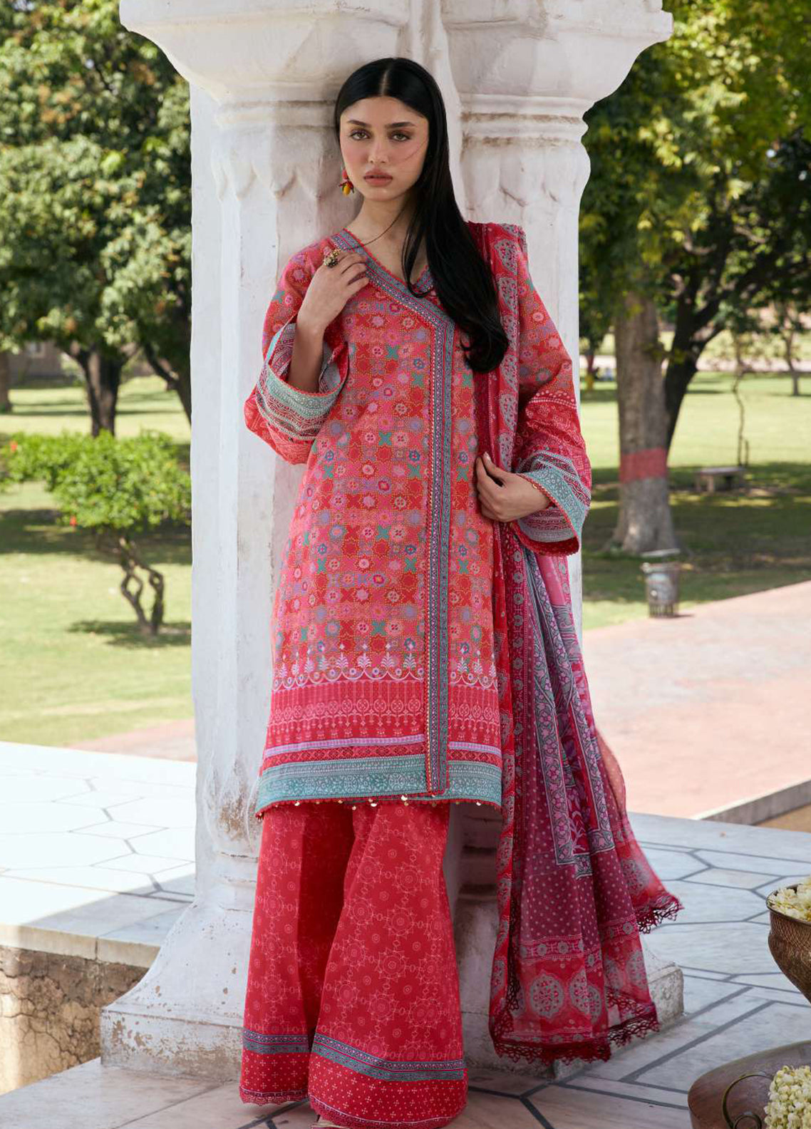 Aangan By Kahf Printed Lawn 3 Piece Unstitched Suit KHF25APC D-3A TABEER Aangan By Kahf Printed Lawn 3 Piece Unstitched Suit KHF25APC D-3A TABEER