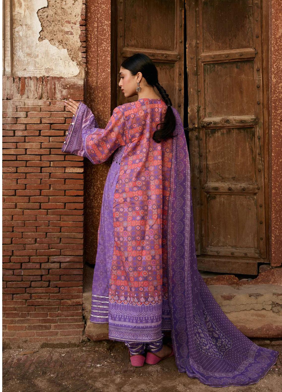 Aangan By Kahf Printed Lawn 3 Piece Unstitched Suit KHF25APC D-3B ZARMEENA Aangan By Kahf Printed Lawn 3 Piece Unstitched Suit KHF25APC D-3B ZARMEENA