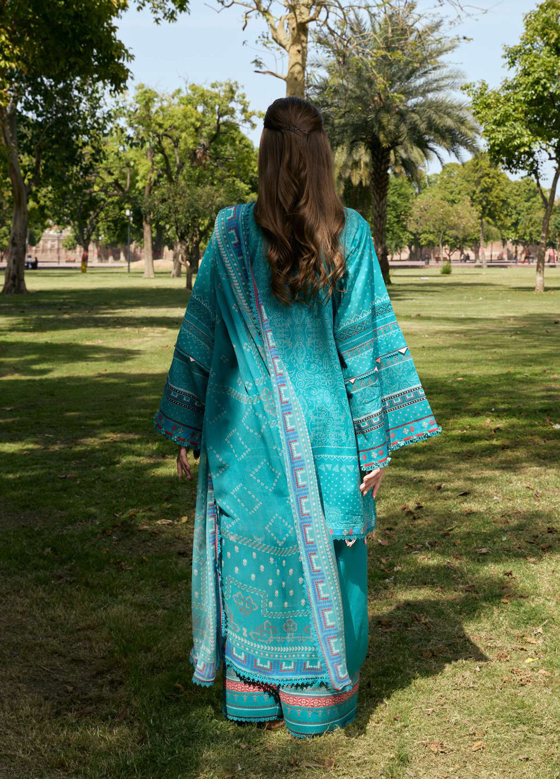Aangan By Kahf Printed Lawn 3 Piece Unstitched Suit KHF25APC D-5B KEHKASHAN Aangan By Kahf Printed Lawn 3 Piece Unstitched Suit KHF25APC D-5B KEHKASHAN