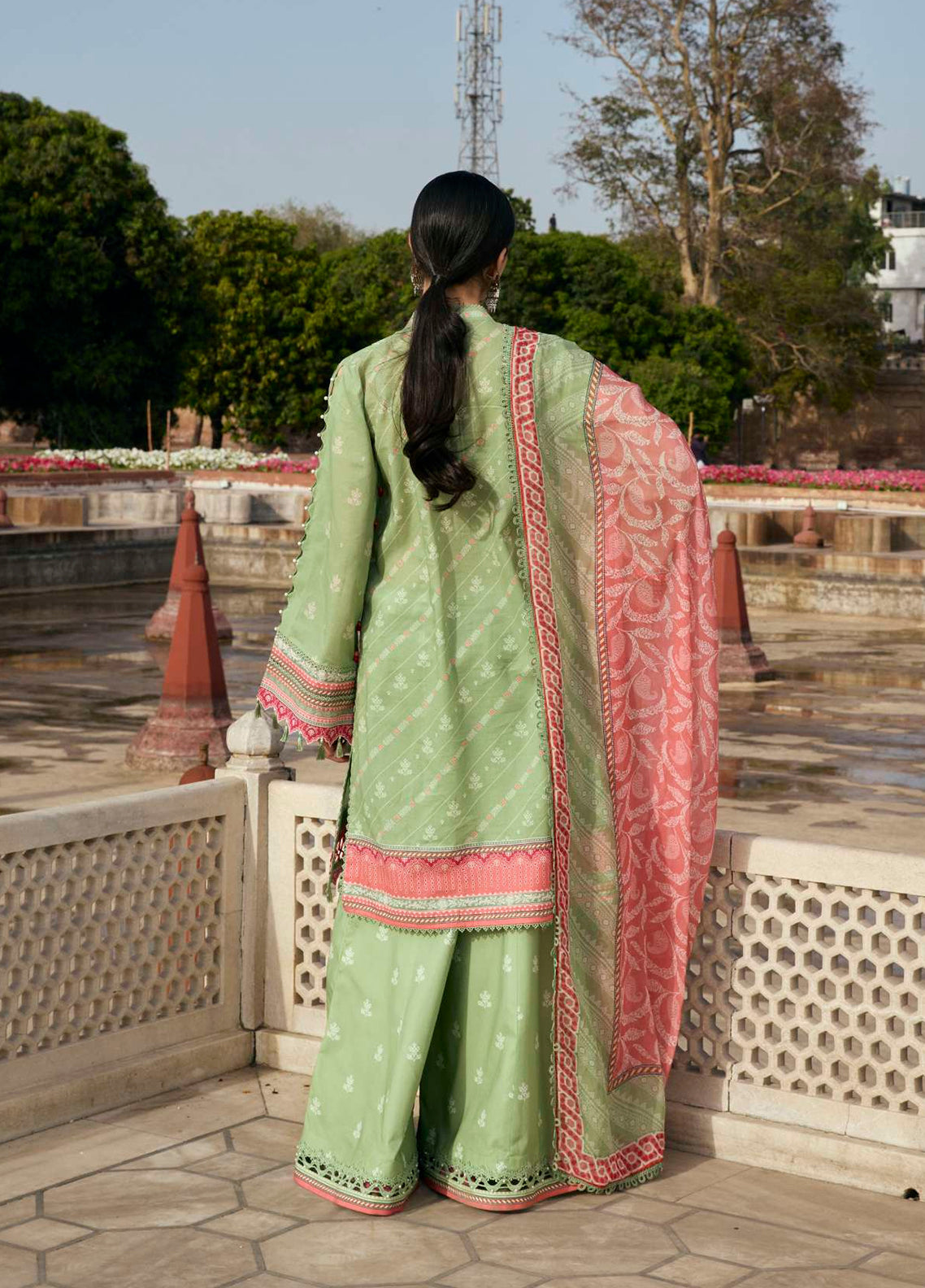 Aangan By Kahf Printed Lawn 3 Piece Unstitched Suit KHF25APC D-6B GUL-BAHAR Aangan By Kahf Printed Lawn 3 Piece Unstitched Suit KHF25APC D-6B GUL-BAHAR