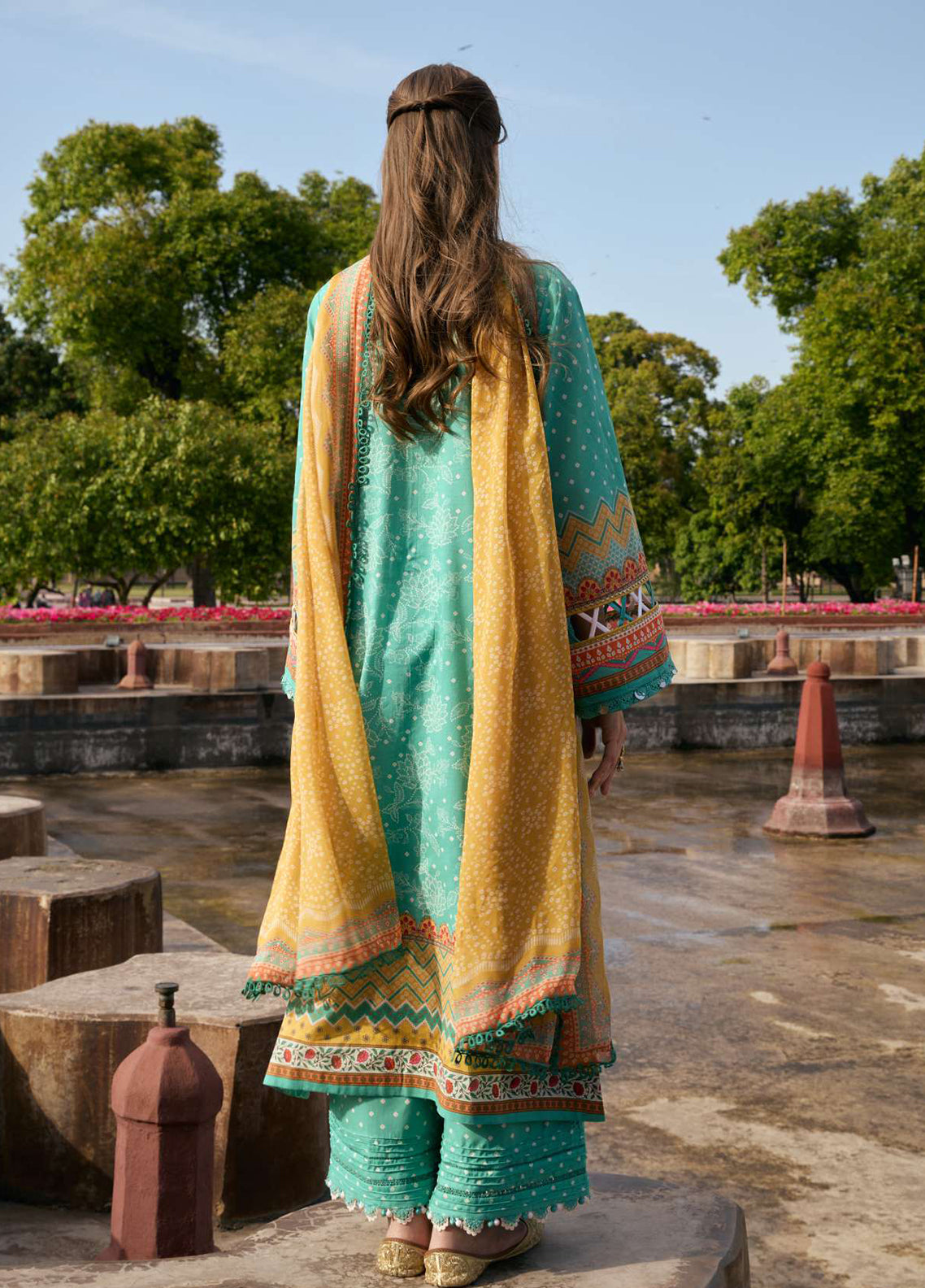 Aangan By Kahf Printed Lawn 3 Piece Unstitched Suit KHF25APC D-7A NAZISH Aangan By Kahf Printed Lawn 3 Piece Unstitched Suit KHF25APC D-7A NAZISH