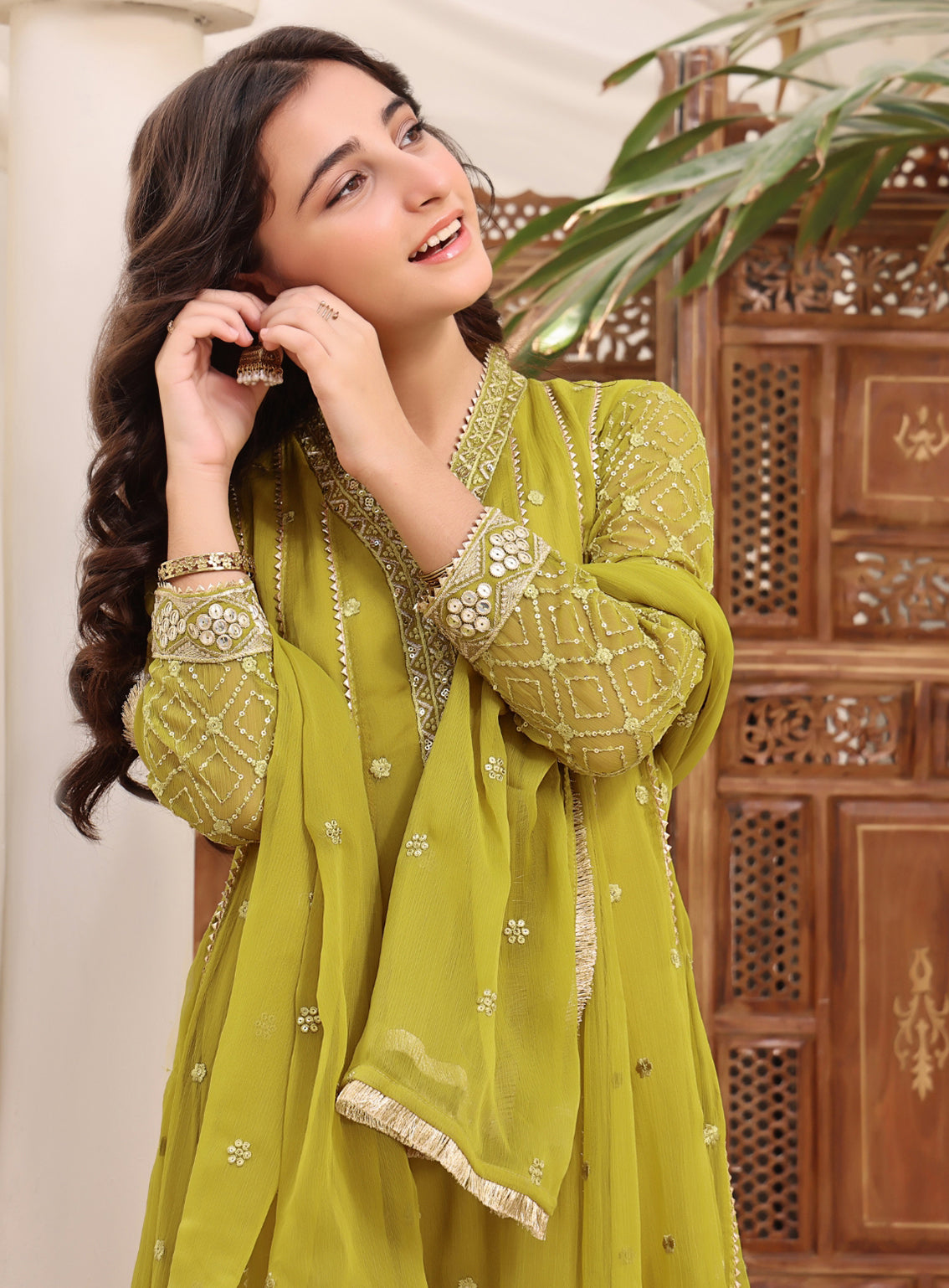 Abaan Zohan Embroidered Chiffon Suits Stitched 3 Piece - ABZO-006 KASHISH-DHANI Abaan Zohan Embroidered Chiffon Suits Stitched 3 Piece - ABZO-006 KASHISH-DHANI