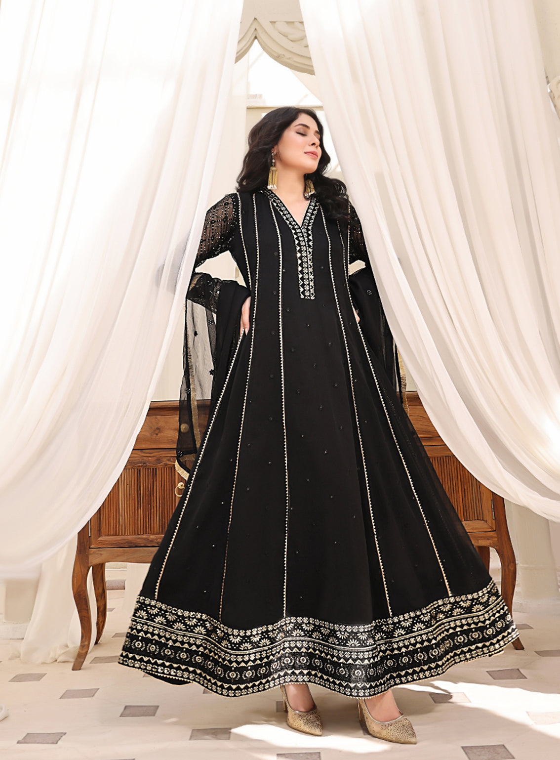 Abaan Zohan Formal Embroidered Chiffon Suits Stitched 4 Piece - ABZO24F-005-KASHISH-BLACK Abaan Zohan Formal Embroidered Chiffon Suits Stitched 4 Piece - ABZO24F-005-KASHISH-BLACK