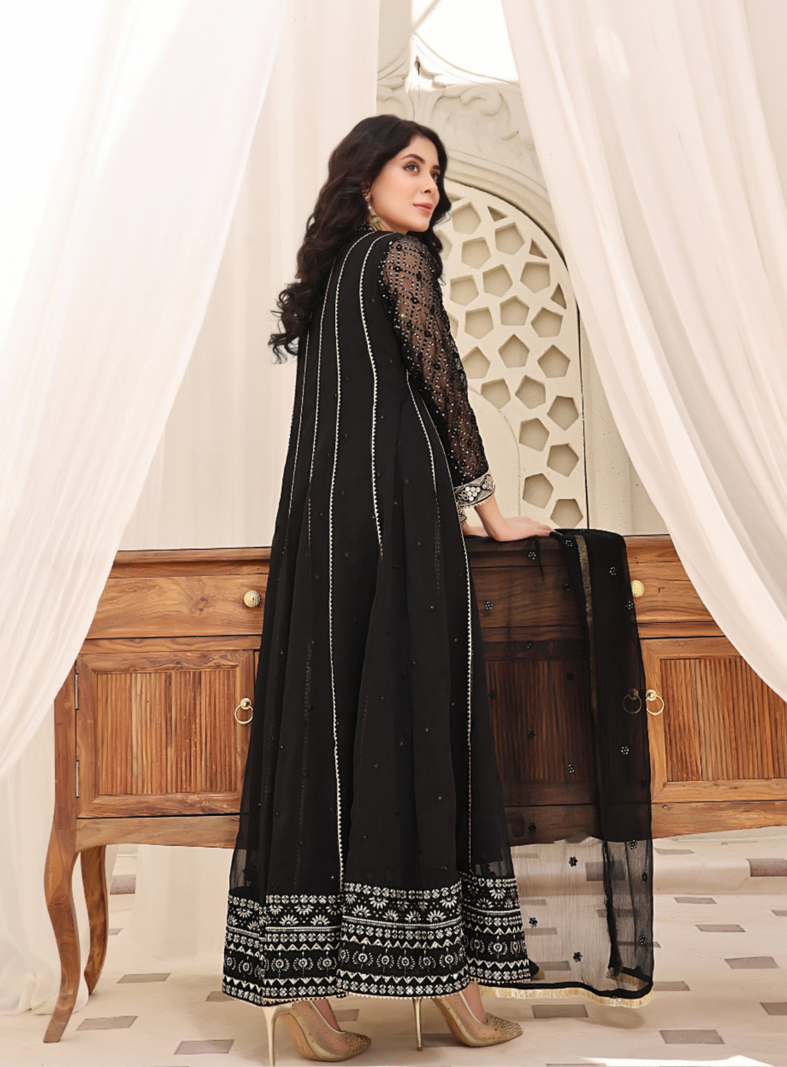 Abaan Zohan Formal Embroidered Chiffon Suits Stitched 4 Piece - ABZO24F-005-KASHISH-BLACK Abaan Zohan Formal Embroidered Chiffon Suits Stitched 4 Piece - ABZO24F-005-KASHISH-BLACK