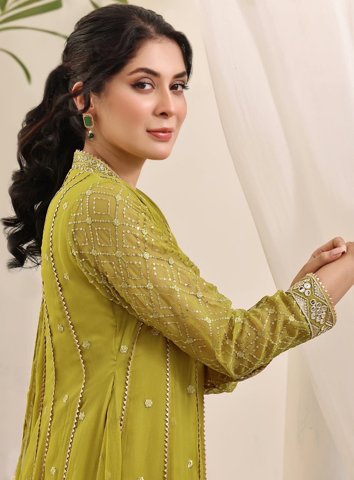 Abaan Zohan Formal Embroidered Chiffon Suits Stitched 4 Piece - ABZO24F-005-KASHISH-DHANI Abaan Zohan Formal Embroidered Chiffon Suits Stitched 4 Piece - ABZO24F-005-KASHISH-DHANI
