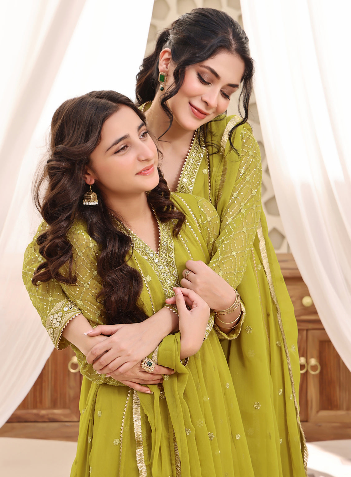 Abaan Zohan Formal Embroidered Chiffon Suits Stitched 4 Piece - ABZO24F-005-KASHISH-DHANI Abaan Zohan Formal Embroidered Chiffon Suits Stitched 4 Piece - ABZO24F-005-KASHISH-DHANI