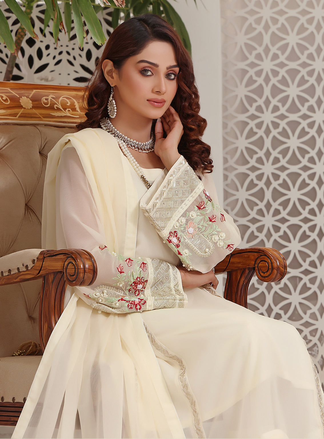 Abaan Zohan Formal Embroidered Chiffon Suits Stitched 4 Piece - ABZO24F-ZEENIA-OFF WHITE Abaan Zohan Formal Embroidered Chiffon Suits Stitched 4 Piece - ABZO24F-ZEENIA-OFF WHITE