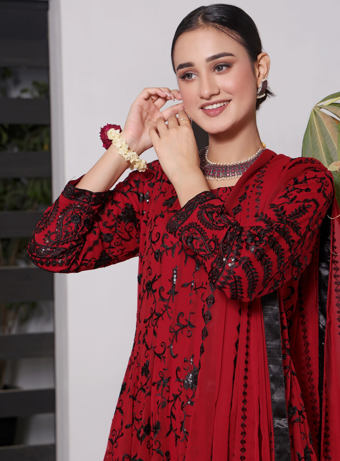 Abaan Zohan Luxury Embroidered Chiffon Suits Stitched 3 Piece - ABZO24W-003 SIYAAH-RED Abaan Zohan Luxury Embroidered Chiffon Suits Stitched 3 Piece - ABZO24W-003 SIYAAH-RED