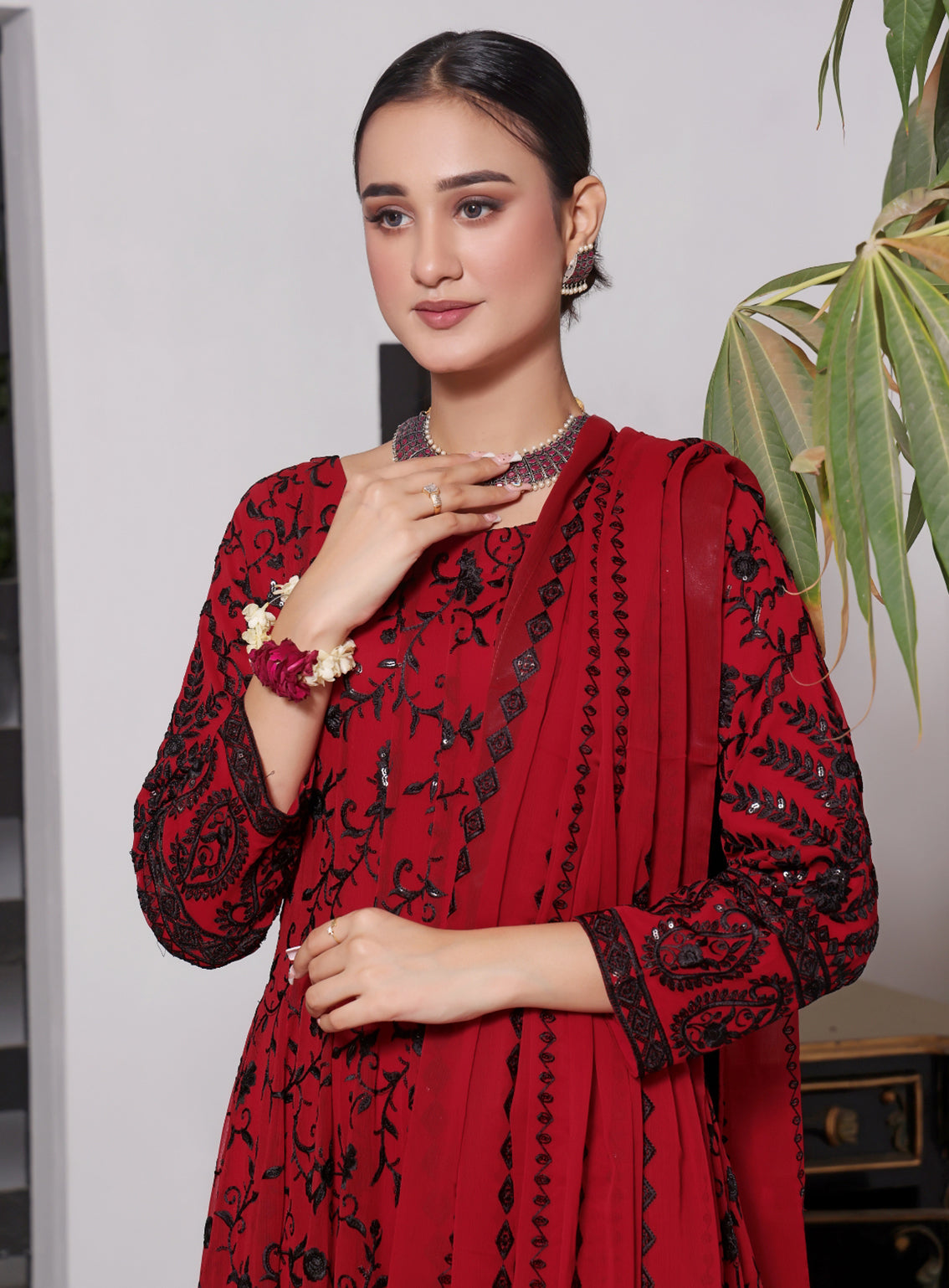 Abaan Zohan Luxury Embroidered Chiffon Suits Stitched 3 Piece - ABZO24W-003 SIYAAH-RED Abaan Zohan Luxury Embroidered Chiffon Suits Stitched 3 Piece - ABZO24W-003 SIYAAH-RED