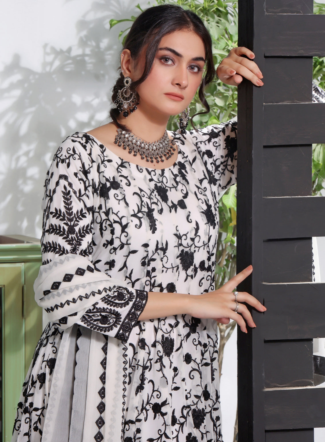 Abaan Zohan Luxury Embroidered Chiffon Suits Stitched 3 Piece - ABZO24W-003 SIYAAH-WHITE Abaan Zohan Luxury Embroidered Chiffon Suits Stitched 3 Piece - ABZO24W-003 SIYAAH-WHITE