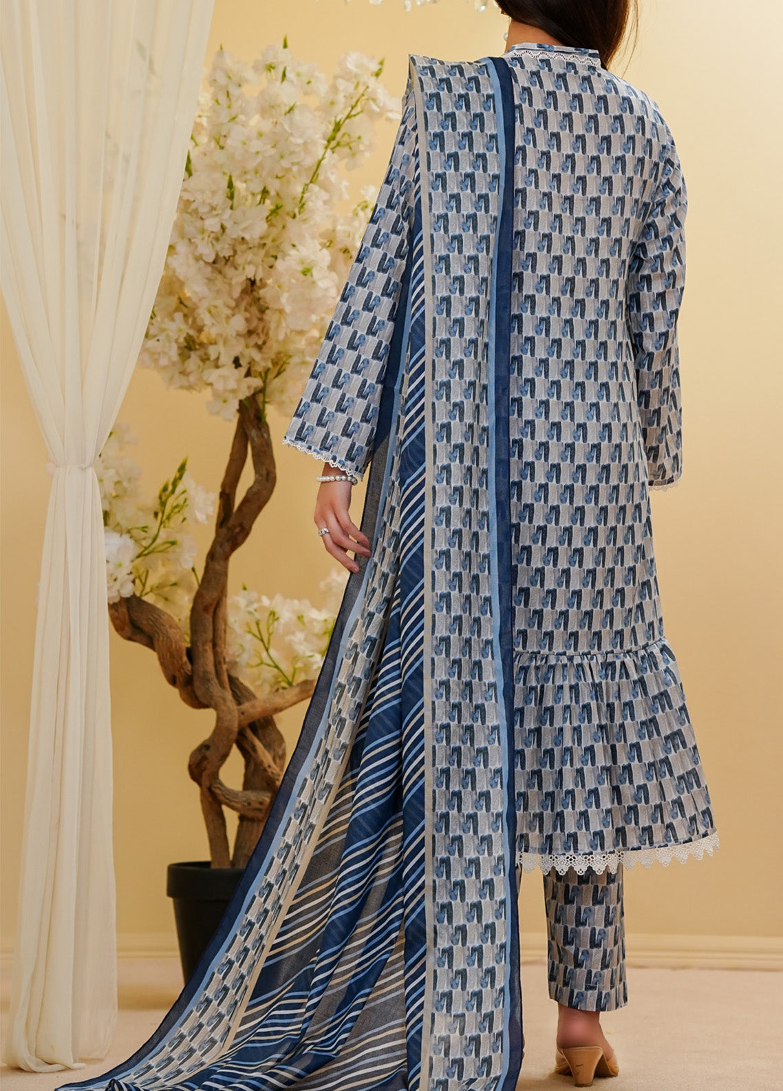 Aizal Printed Lawn Suits Stitched 3 Piece - AL25PFL 01 Aizal Printed Lawn Suits Stitched 3 Piece - AL25PFL 01