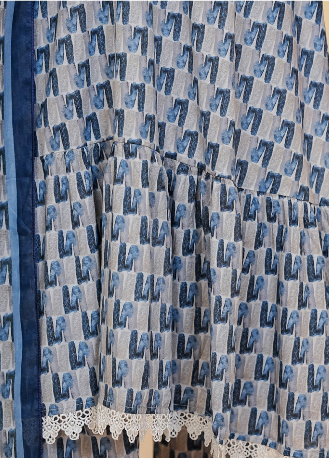 Aizal Printed Lawn Suits Stitched 3 Piece - AL25PFL 01 Aizal Printed Lawn Suits Stitched 3 Piece - AL25PFL 01