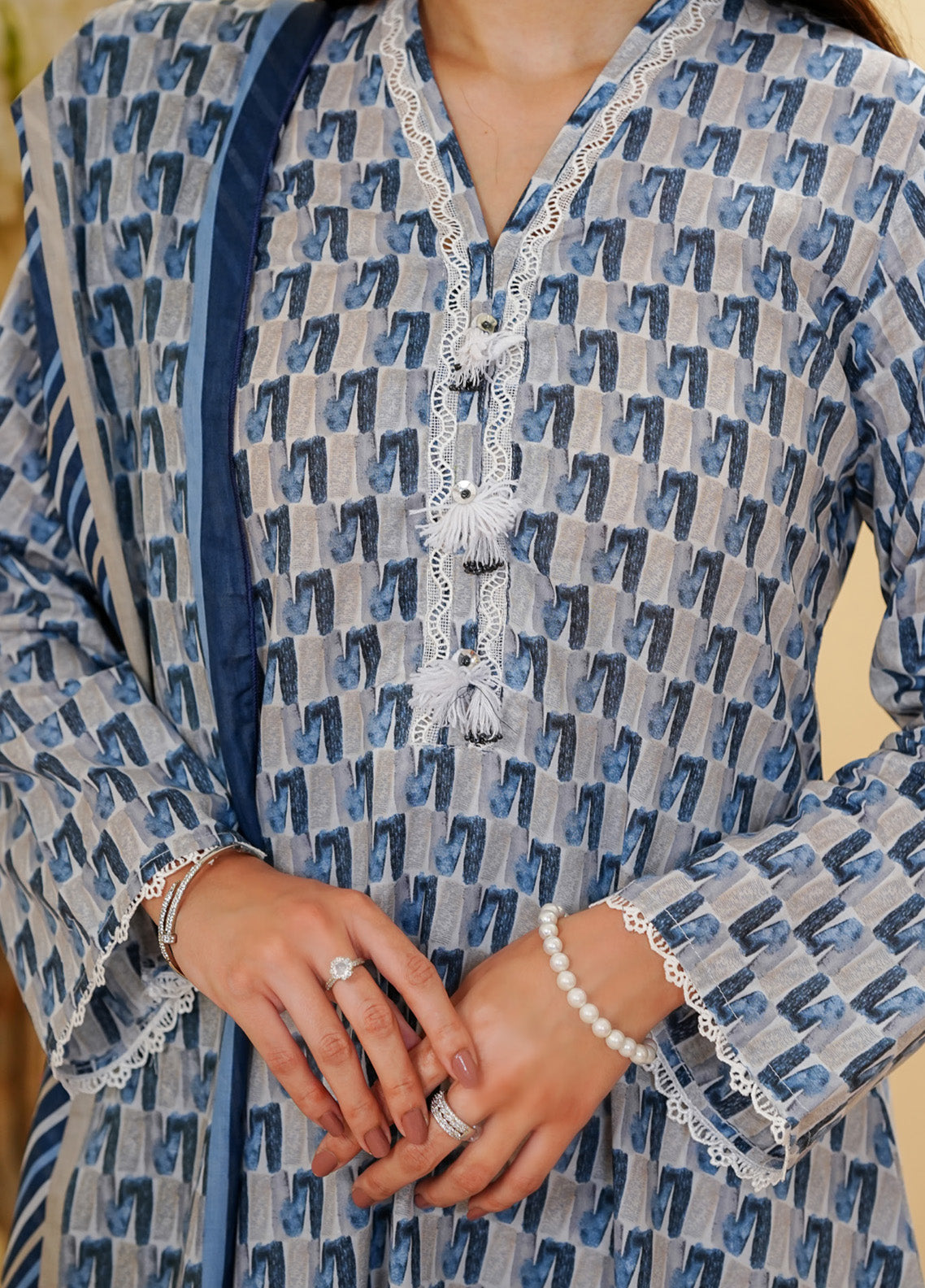 Aizal Printed Lawn Suits Stitched 3 Piece - AL25PFL 01 Aizal Printed Lawn Suits Stitched 3 Piece - AL25PFL 01