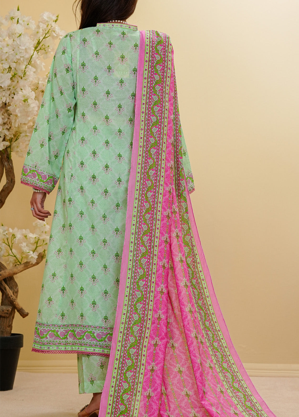 Aizal Printed Lawn Suits Stitched 3 Piece - AL25PFL 04 Aizal Printed Lawn Suits Stitched 3 Piece - AL25PFL 04