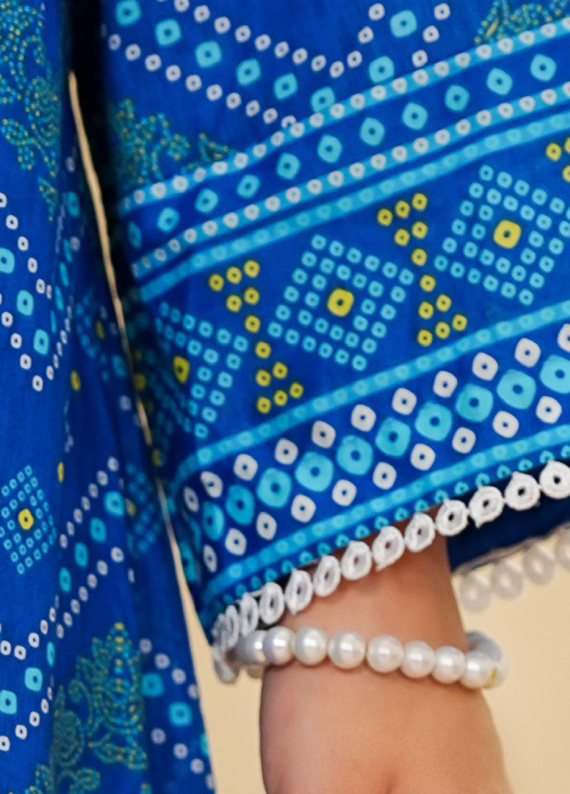 Aizal Printed Lawn Suits Stitched 3 Piece - AL25PFL 05 Aizal Printed Lawn Suits Stitched 3 Piece - AL25PFL 05