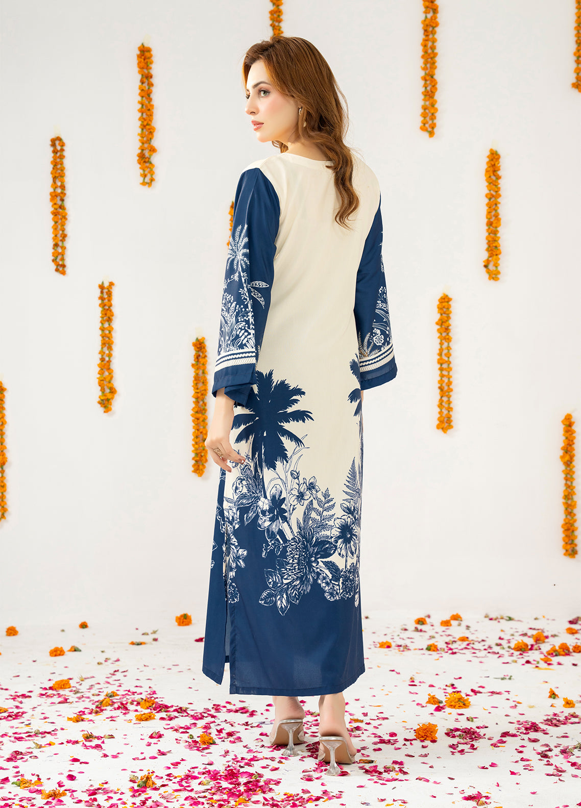 Allure Kaftan By Amani Pret Printed Lawn 1 Piece Stitched Kurti AP26AKP D-UR-1118 CHARME Off White Blue - Back View Allure Kaftan By Amani Pret Printed Lawn 1 Piece Stitched Kurti AP26AKP D-UR-1118 CHARME Off White Blue - Back View