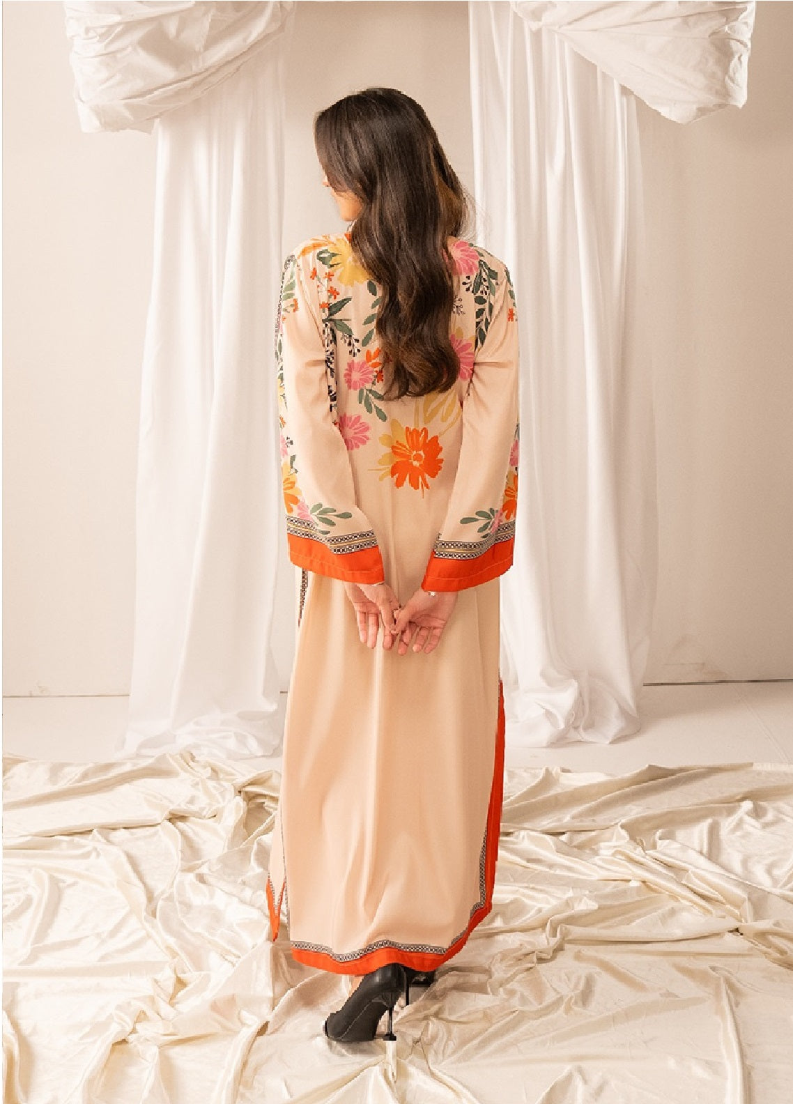 Allure Kaftan By Amani Pret Printed Lawn 1 Piece Stitched Kurti AP26AKP D-UR-1121 ZAHA Cream Peach - Back View Allure Kaftan By Amani Pret Printed Lawn 1 Piece Stitched Kurti AP26AKP D-UR-1121 ZAHA Cream Peach - Back View