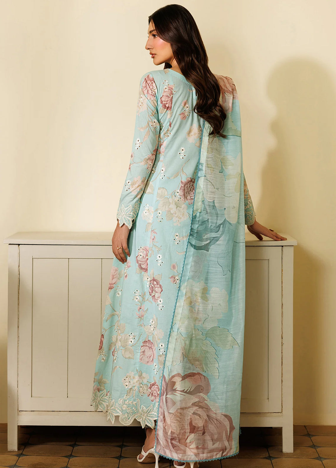 Amani By Zarif Embroidered Lawn 3 Piece Stitched Suit ZF25PLV1 D-01 BAANI Amani By Zarif Embroidered Lawn 3 Piece Stitched Suit ZF25PLV1 D-01 BAANI