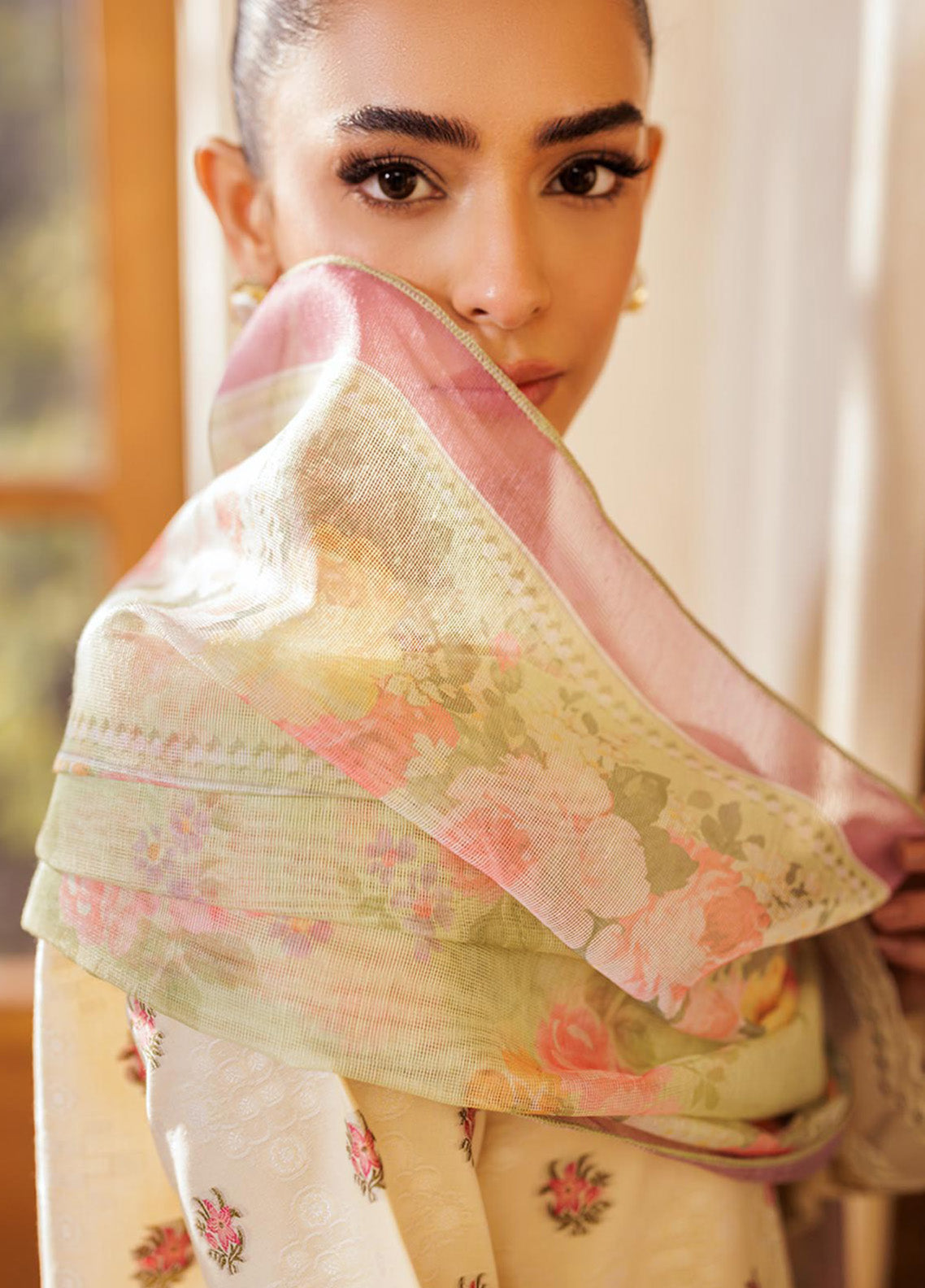 Amari by RajBari Embroidered Jacquard Lawn Suits Unstitched 3 Piece - RB25AHJ 03 Amari by RajBari Embroidered Jacquard Lawn Suits Unstitched 3 Piece - RB25AHJ 03