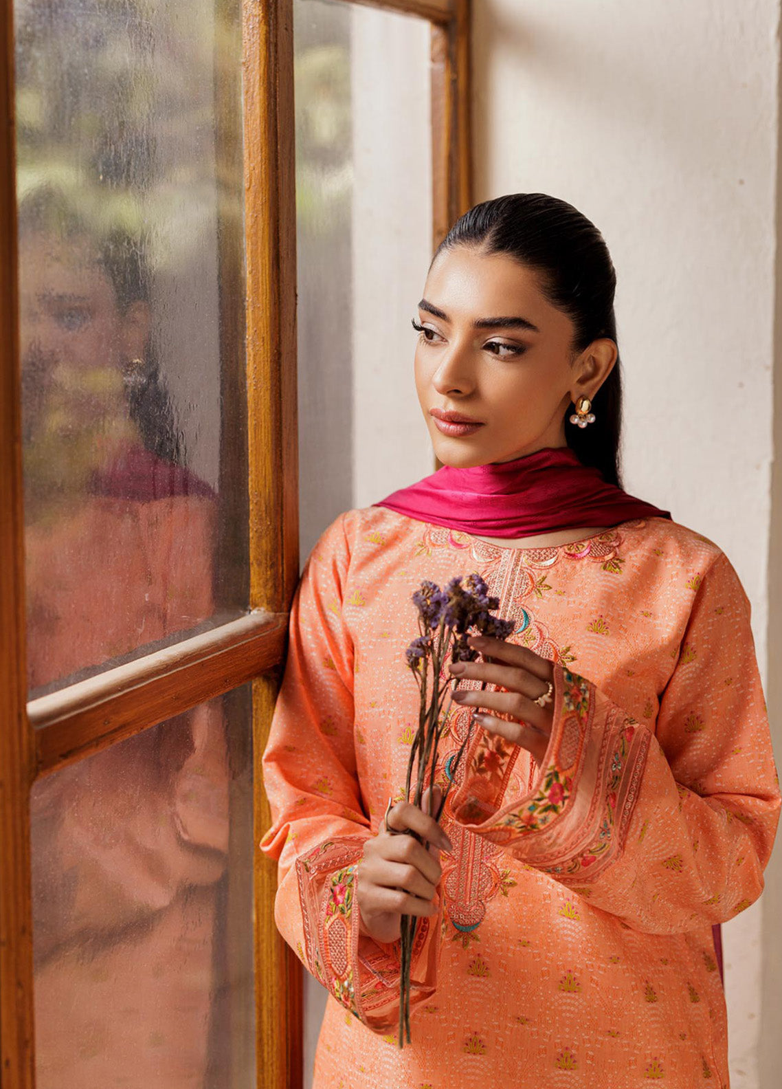 Amari by RajBari Embroidered Jacquard Lawn Suits Unstitched 3 Piece - RB25AHJ 04 Amari by RajBari Embroidered Jacquard Lawn Suits Unstitched 3 Piece - RB25AHJ 04