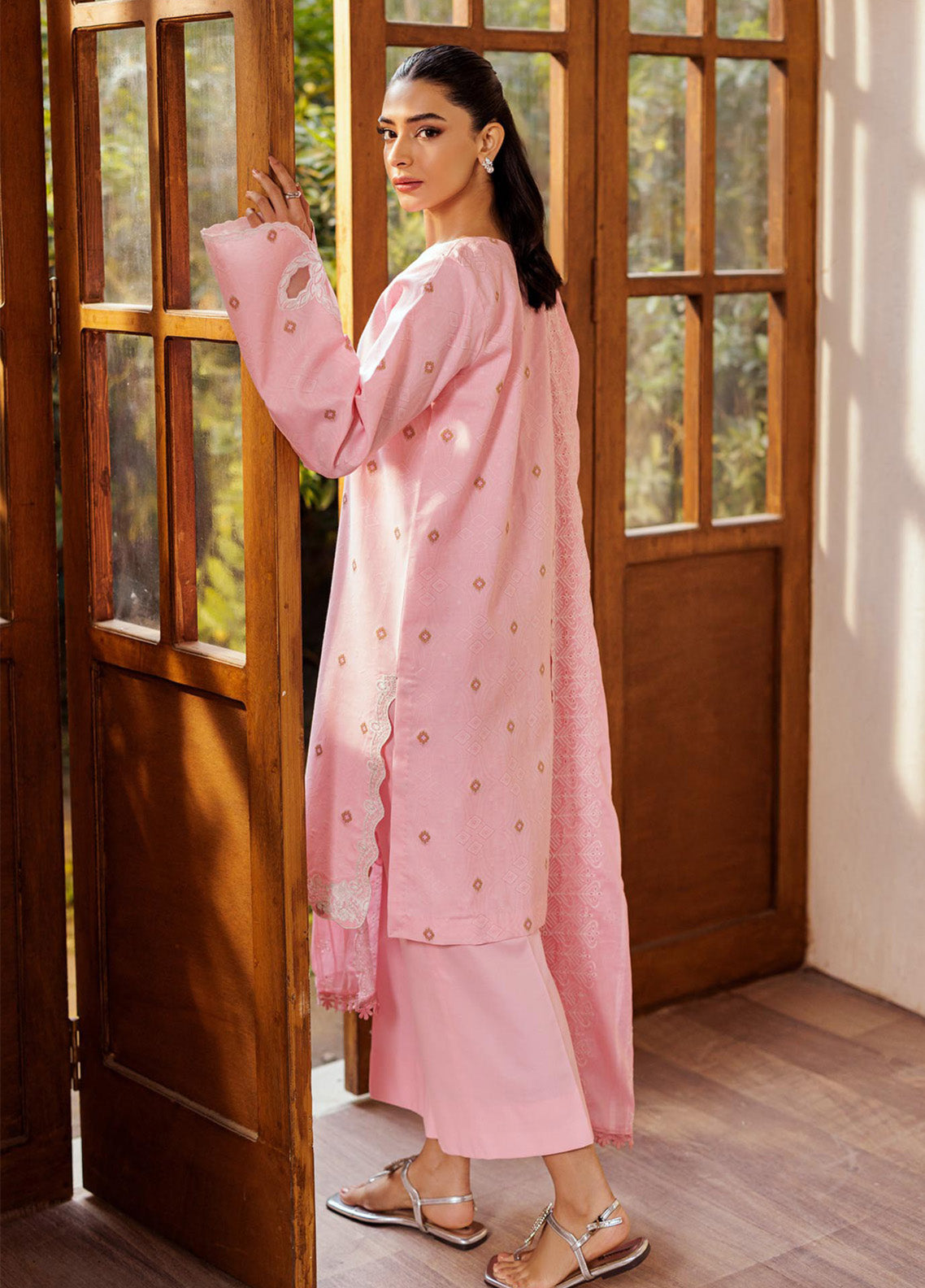 Amari by RajBari Embroidered Jacquard Lawn Suits Unstitched 3 Piece - RB25AHJ 06 Amari by RajBari Embroidered Jacquard Lawn Suits Unstitched 3 Piece - RB25AHJ 06