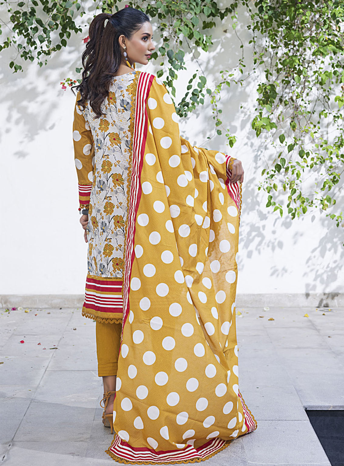 Anum By Al Zohaib Printed Lawn Suits Unstitched 3 Piece - AZ24APL2 03 Anum By Al Zohaib Printed Lawn Suits Unstitched 3 Piece - AZ24APL2 03