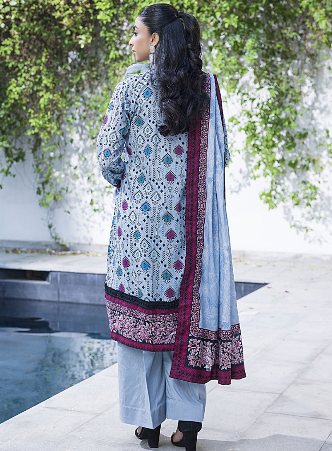 Anum By Al Zohaib Printed Lawn Suits Unstitched 3 Piece - AZ24APL2 04 Anum By Al Zohaib Printed Lawn Suits Unstitched 3 Piece - AZ24APL2 04