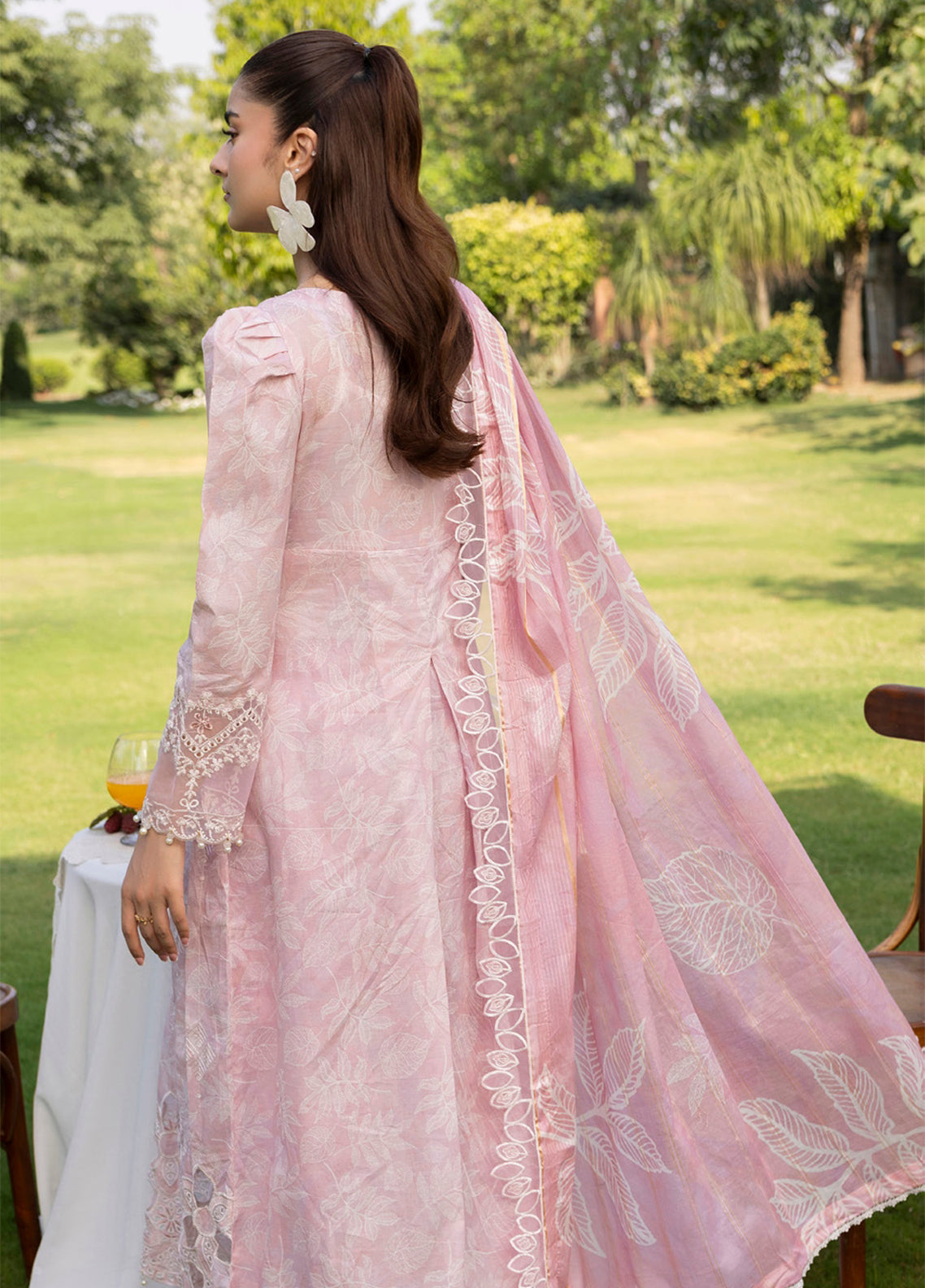 Applique Kari By Alzohaib Embroidered Lawn 3 Piece Unstitched Suit AZ26ACV3 D-01 Applique Kari By Alzohaib Embroidered Lawn 3 Piece Unstitched Suit AZ26ACV3 D-01