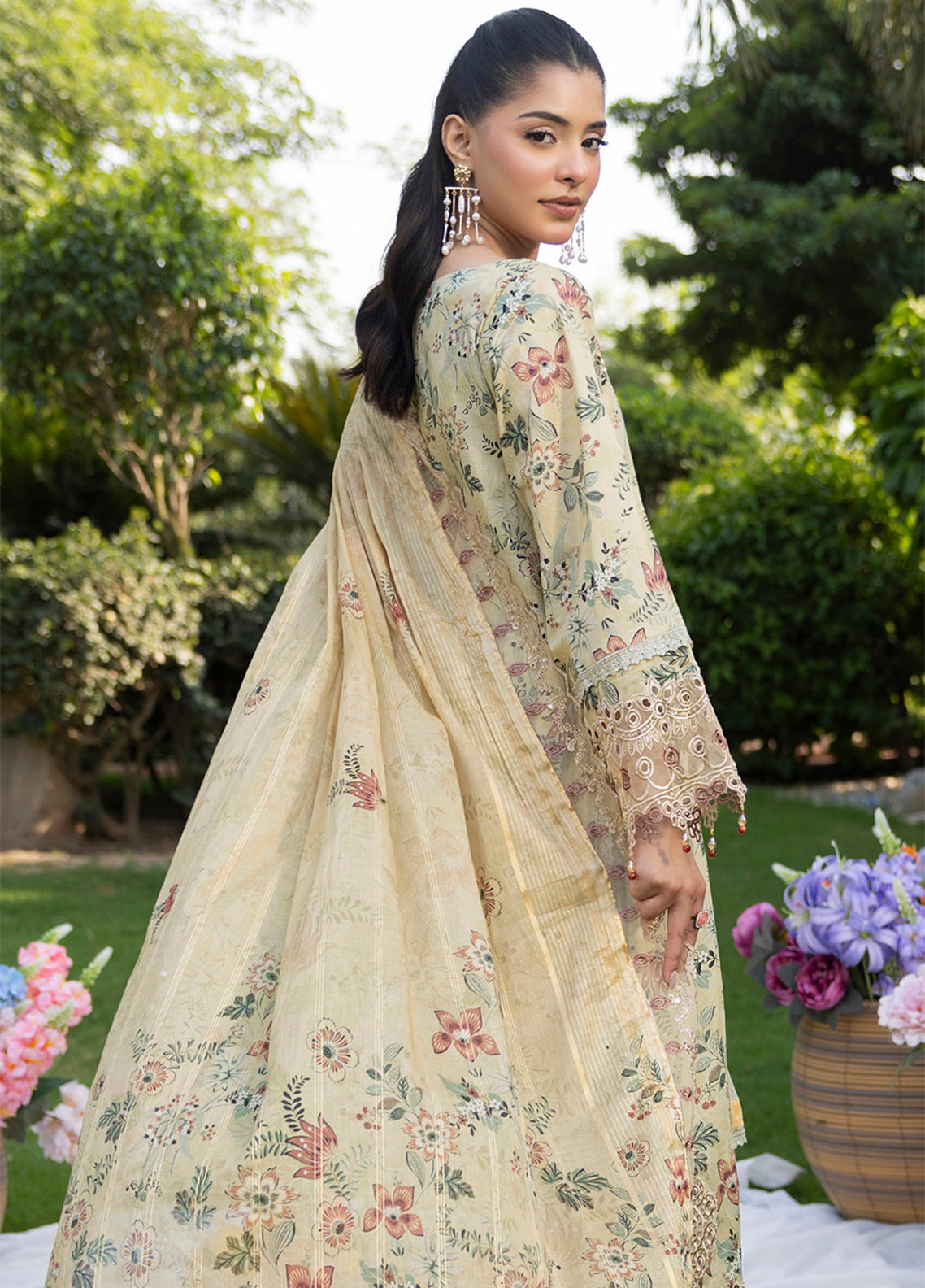 Applique Kari By Alzohaib Embroidered Lawn 3 Piece Unstitched Suit AZ26ACV3 D-02 Applique Kari By Alzohaib Embroidered Lawn 3 Piece Unstitched Suit AZ26ACV3 D-02