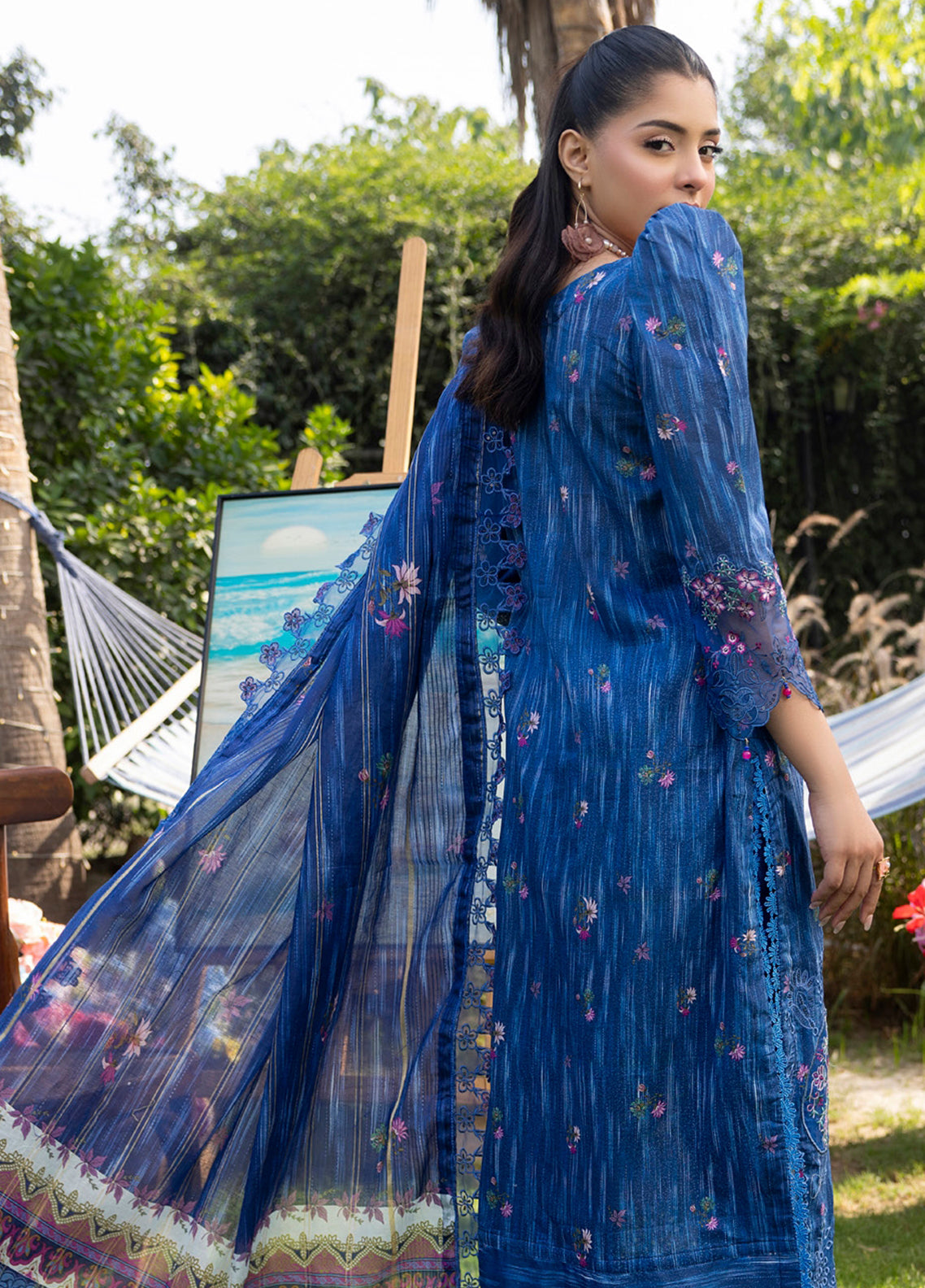 Applique Kari By Alzohaib Embroidered Lawn 3 Piece Unstitched Suit AZ26ACV3 D-03 Applique Kari By Alzohaib Embroidered Lawn 3 Piece Unstitched Suit AZ26ACV3 D-03