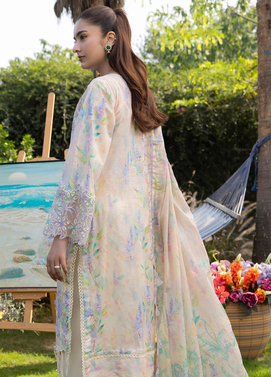 Applique Kari By Alzohaib Embroidered Lawn 3 Piece Unstitched Suit AZ26ACV3 D-04 Applique Kari By Alzohaib Embroidered Lawn 3 Piece Unstitched Suit AZ26ACV3 D-04