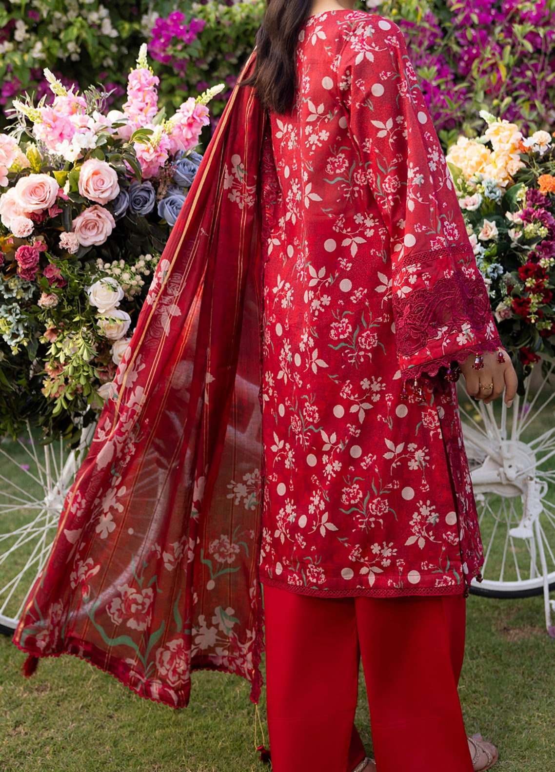 Applique Kari By Alzohaib Embroidered Lawn 3 Piece Unstitched Suit AZ26ACV3 D-05 Applique Kari By Alzohaib Embroidered Lawn 3 Piece Unstitched Suit AZ26ACV3 D-05