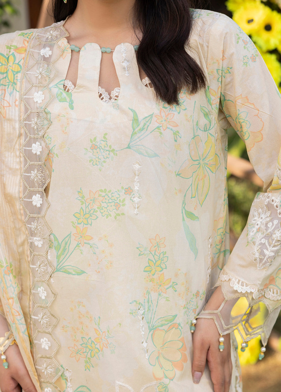 Applique Kari By Alzohaib Embroidered Lawn 3 Piece Unstitched Suit AZ26ACV3 D-07 Applique Kari By Alzohaib Embroidered Lawn 3 Piece Unstitched Suit AZ26ACV3 D-07