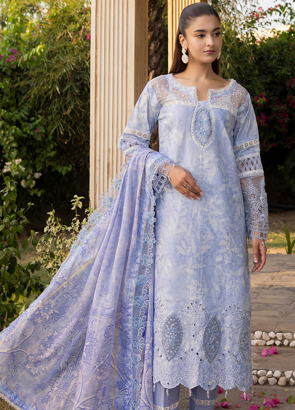 Applique Kari By Alzohaib Embroidered Lawn 3 Piece Unstitched Suit AZ26ACV3 D-11 Applique Kari By Alzohaib Embroidered Lawn 3 Piece Unstitched Suit AZ26ACV3 D-11