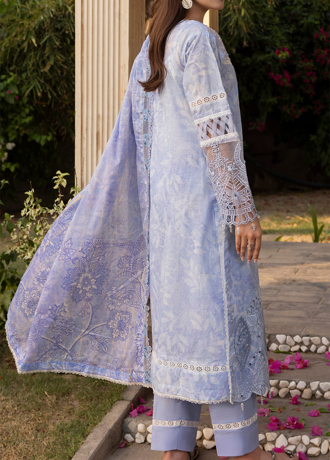 Applique Kari By Alzohaib Embroidered Lawn 3 Piece Unstitched Suit AZ26ACV3 D-11 Applique Kari By Alzohaib Embroidered Lawn 3 Piece Unstitched Suit AZ26ACV3 D-11