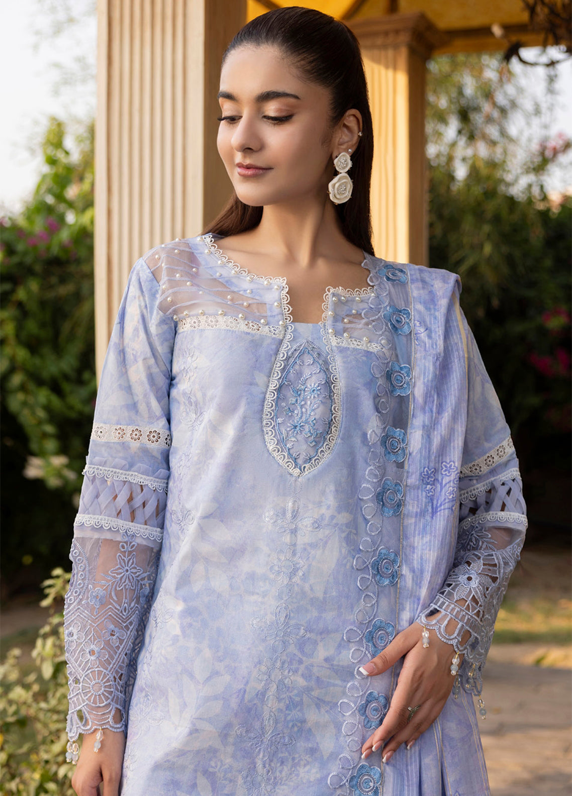 Applique Kari By Alzohaib Embroidered Lawn 3 Piece Unstitched Suit AZ26ACV3 D-11 Applique Kari By Alzohaib Embroidered Lawn 3 Piece Unstitched Suit AZ26ACV3 D-11