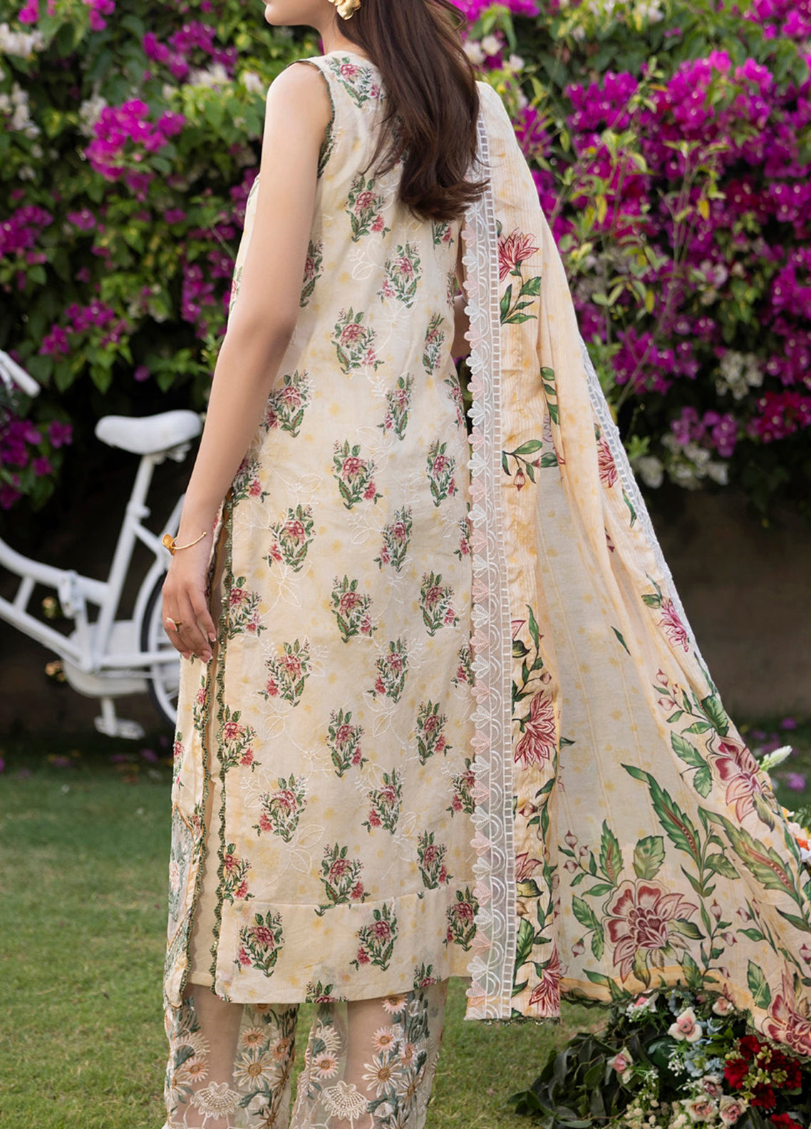Applique Kari By Alzohaib Embroidered Lawn 3 Piece Unstitched Suit AZ26ACV3 D-12 Applique Kari By Alzohaib Embroidered Lawn 3 Piece Unstitched Suit AZ26ACV3 D-12