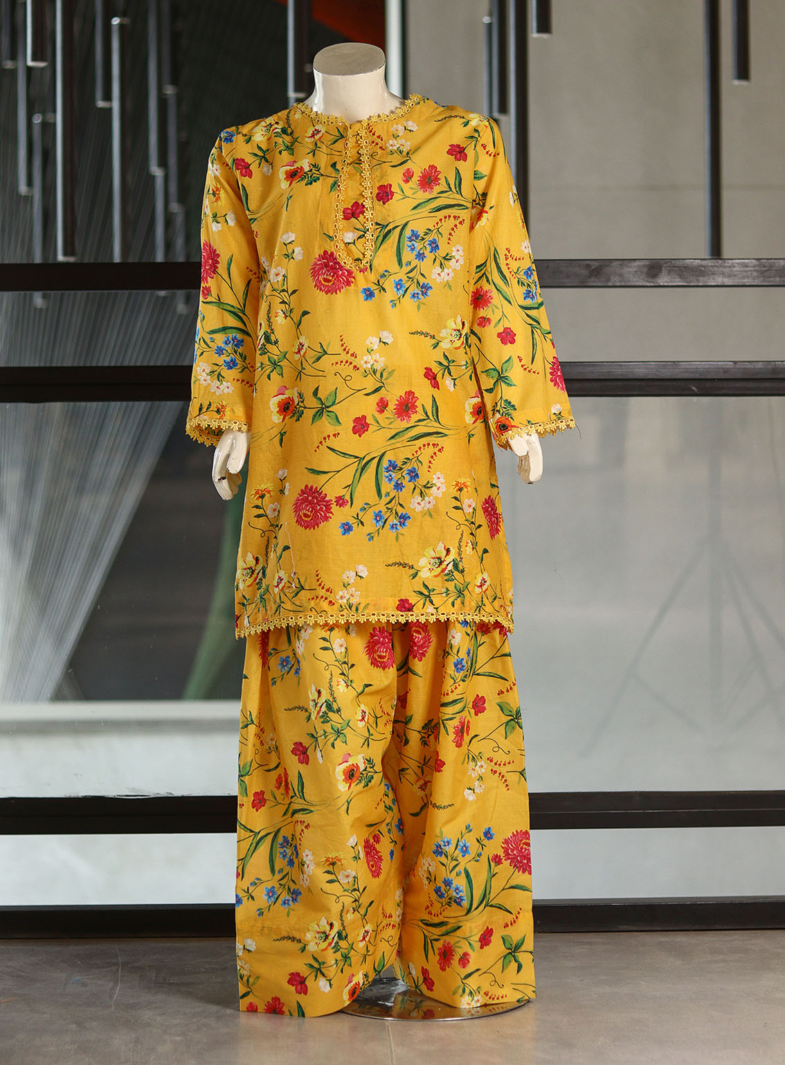 Aroob Fancy Embroidered Lawn Suits Stithed 2 Piece - ARB25G 161 YELLOW Aroob Fancy Embroidered Lawn Suits Stithed 2 Piece - ARB25G 161 YELLOW