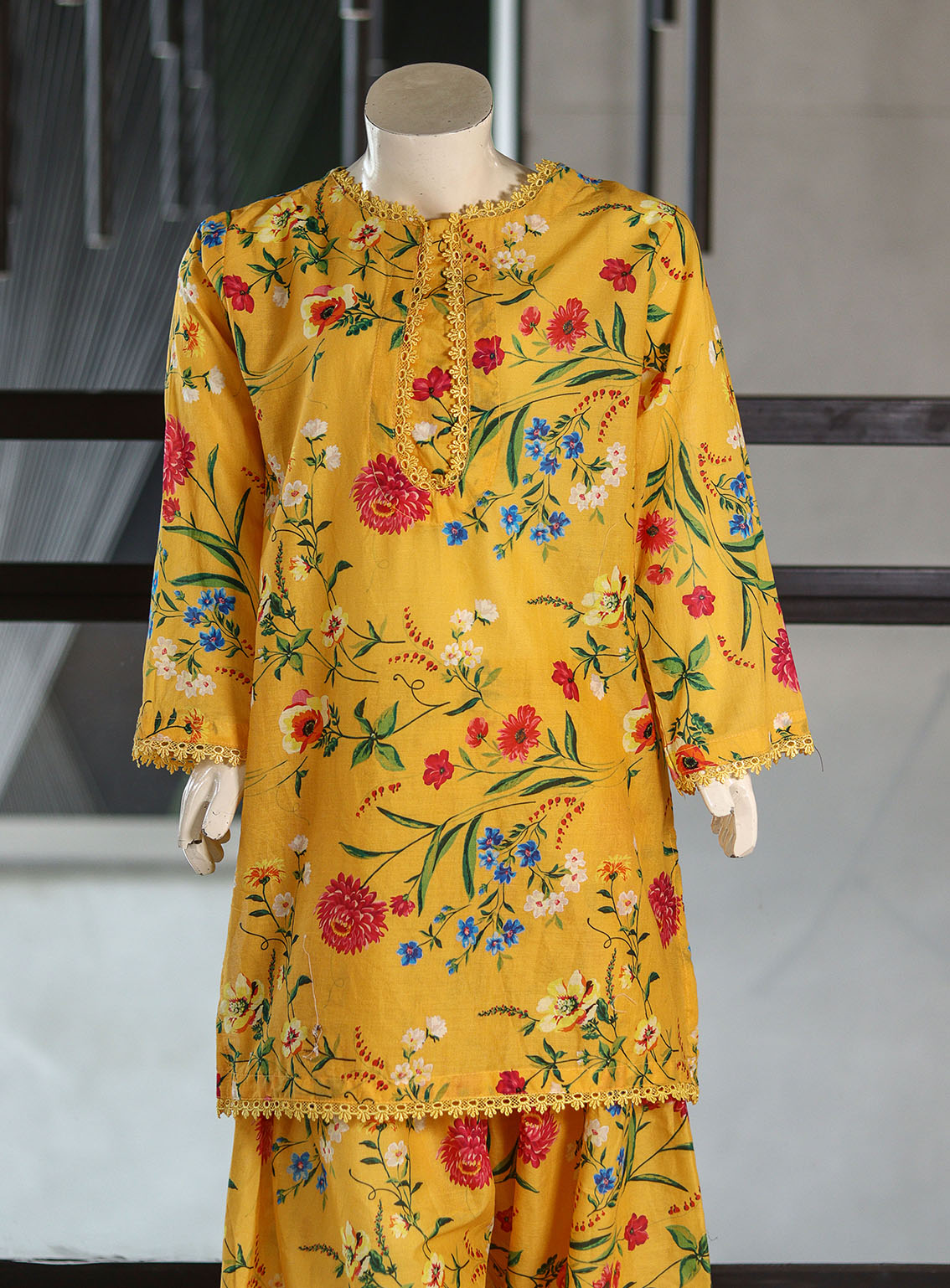 Aroob Fancy Embroidered Lawn Suits Stithed 2 Piece - ARB25G 161 YELLOW Aroob Fancy Embroidered Lawn Suits Stithed 2 Piece - ARB25G 161 YELLOW