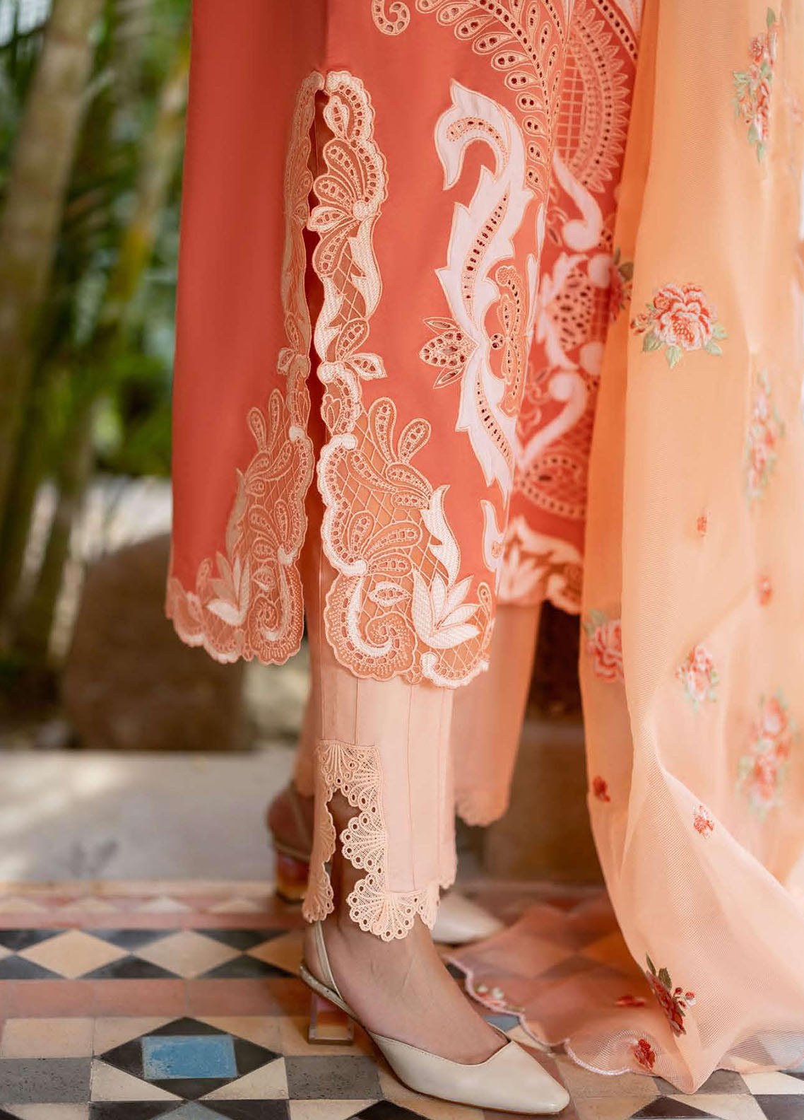 Astoria By Mushq Festive Embroidered Lawn 3 Piece Unstitched Suit MQ26AFL D-10 AVIENNE Astoria By Mushq Festive Embroidered Lawn 3 Piece Unstitched Suit MQ26AFL D-10 AVIENNE