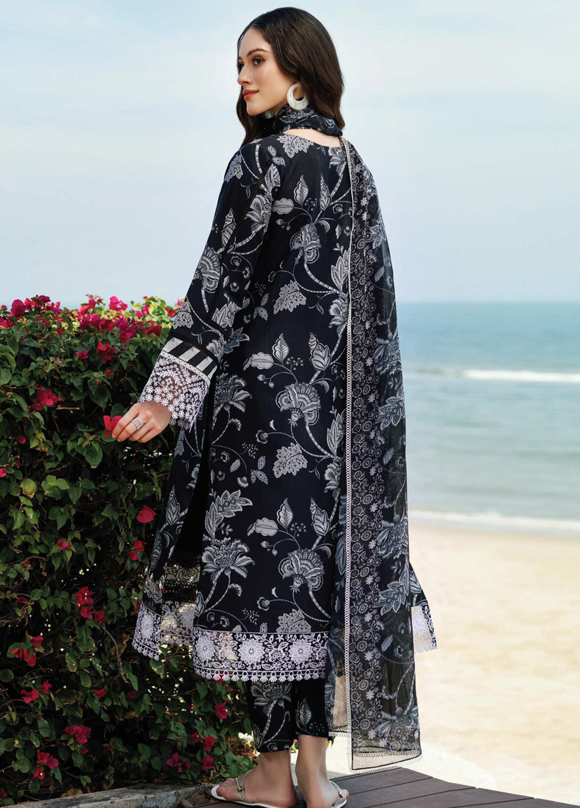Aurea by Farasha Embroidered Lawn Suits Unstitched 3 Piece - FSH25AEL 05 SABLE DUSK Aurea by Farasha Embroidered Lawn Suits Unstitched 3 Piece - FSH25AEL 05 SABLE DUSK