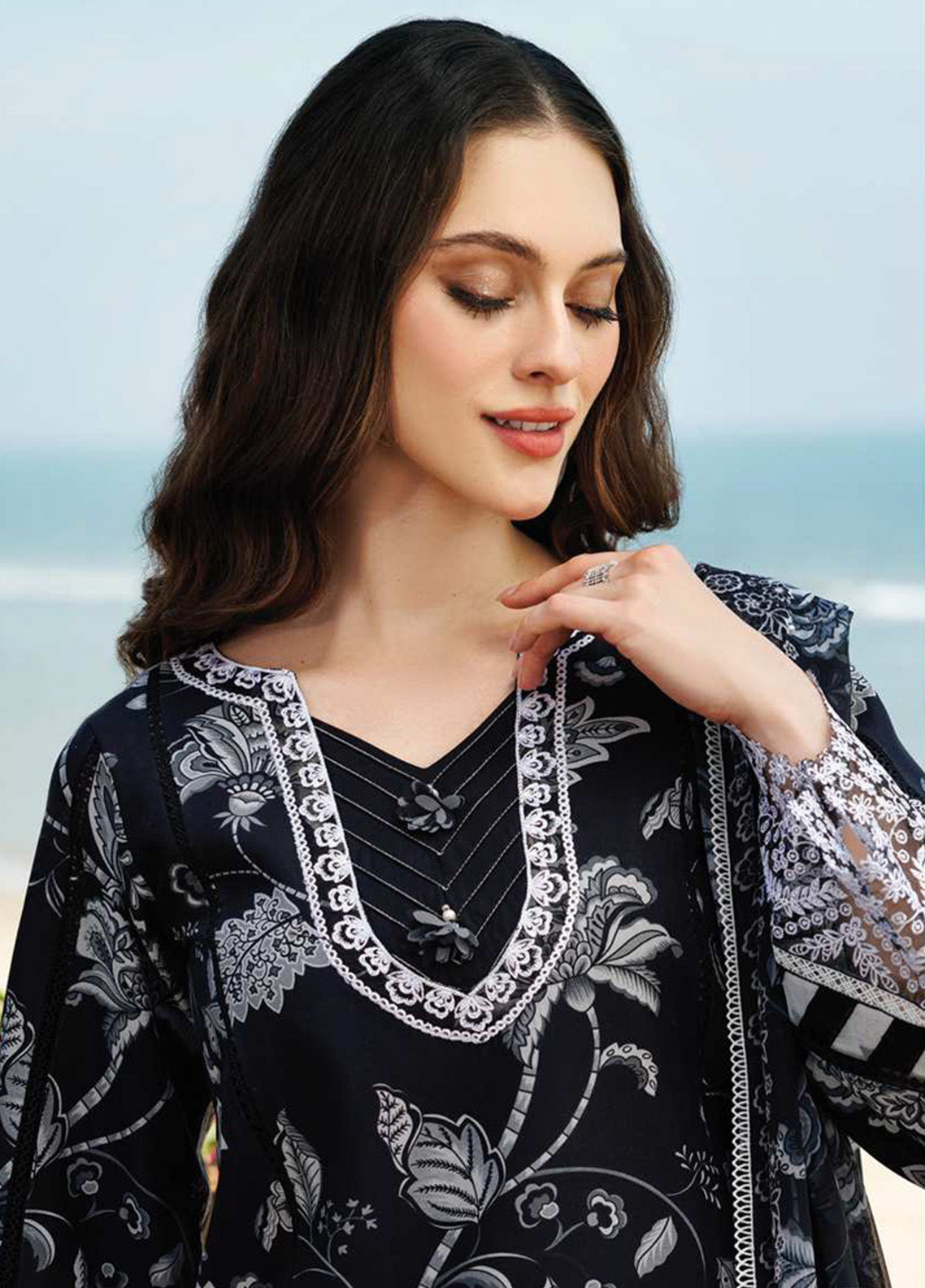 Aurea by Farasha Embroidered Lawn Suits Unstitched 3 Piece - FSH25AEL 05 SABLE DUSK Aurea by Farasha Embroidered Lawn Suits Unstitched 3 Piece - FSH25AEL 05 SABLE DUSK