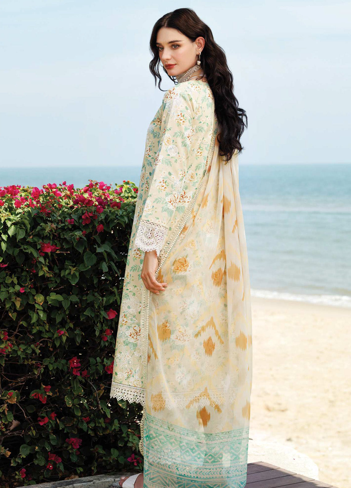 Aurea by Farasha Embroidered Lawn Suits Unstitched 3 Piece - FSH25AEL 08 LUSH CREAM Aurea by Farasha Embroidered Lawn Suits Unstitched 3 Piece - FSH25AEL 08 LUSH CREAM
