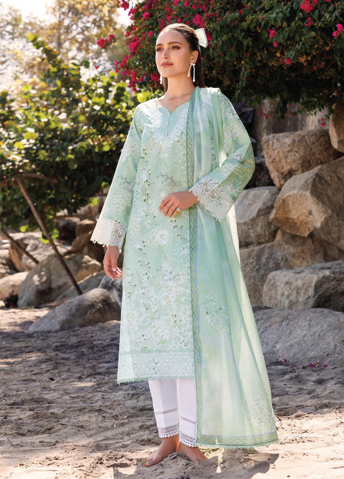 Aurea by Farasha Embroidered Lawn Suits Unstitched 3 Piece - FSH25AEL 10 TULIP GLOW Aurea by Farasha Embroidered Lawn Suits Unstitched 3 Piece - FSH25AEL 10 TULIP GLOW