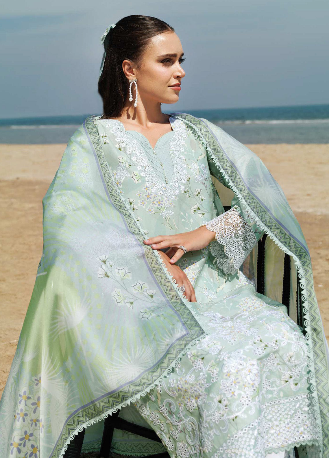Aurea by Farasha Embroidered Lawn Suits Unstitched 3 Piece - FSH25AEL 10 TULIP GLOW Aurea by Farasha Embroidered Lawn Suits Unstitched 3 Piece - FSH25AEL 10 TULIP GLOW