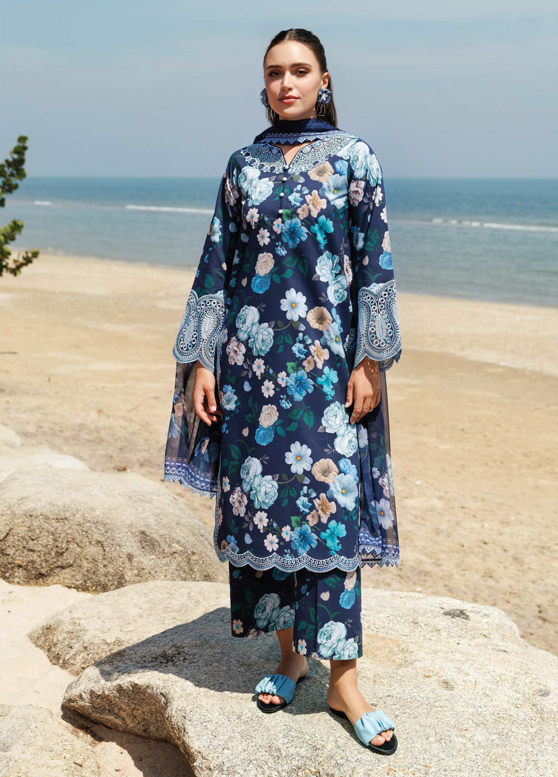 Aurea by Farasha Embroidered Lawn Suits Unstitched 3 Piece - FSH25AEL 13 FLORAL BLUSH Aurea by Farasha Embroidered Lawn Suits Unstitched 3 Piece - FSH25AEL 13 FLORAL BLUSH