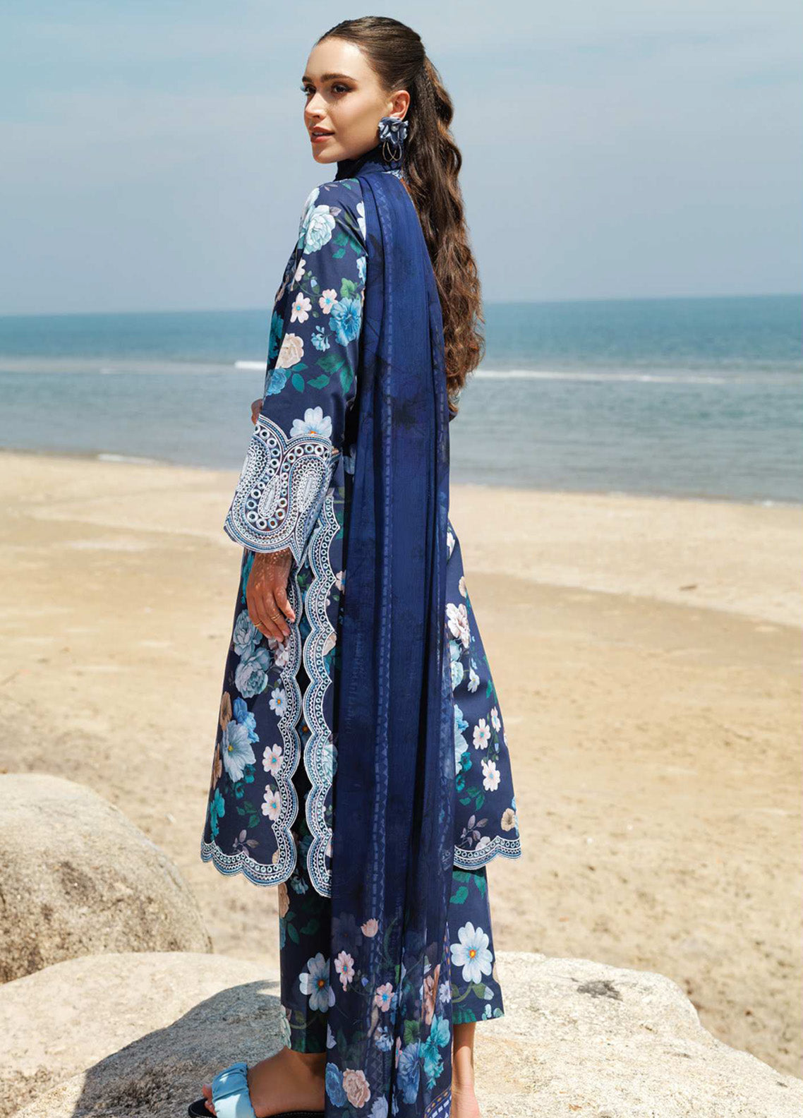 Aurea by Farasha Embroidered Lawn Suits Unstitched 3 Piece - FSH25AEL 13 FLORAL BLUSH Aurea by Farasha Embroidered Lawn Suits Unstitched 3 Piece - FSH25AEL 13 FLORAL BLUSH
