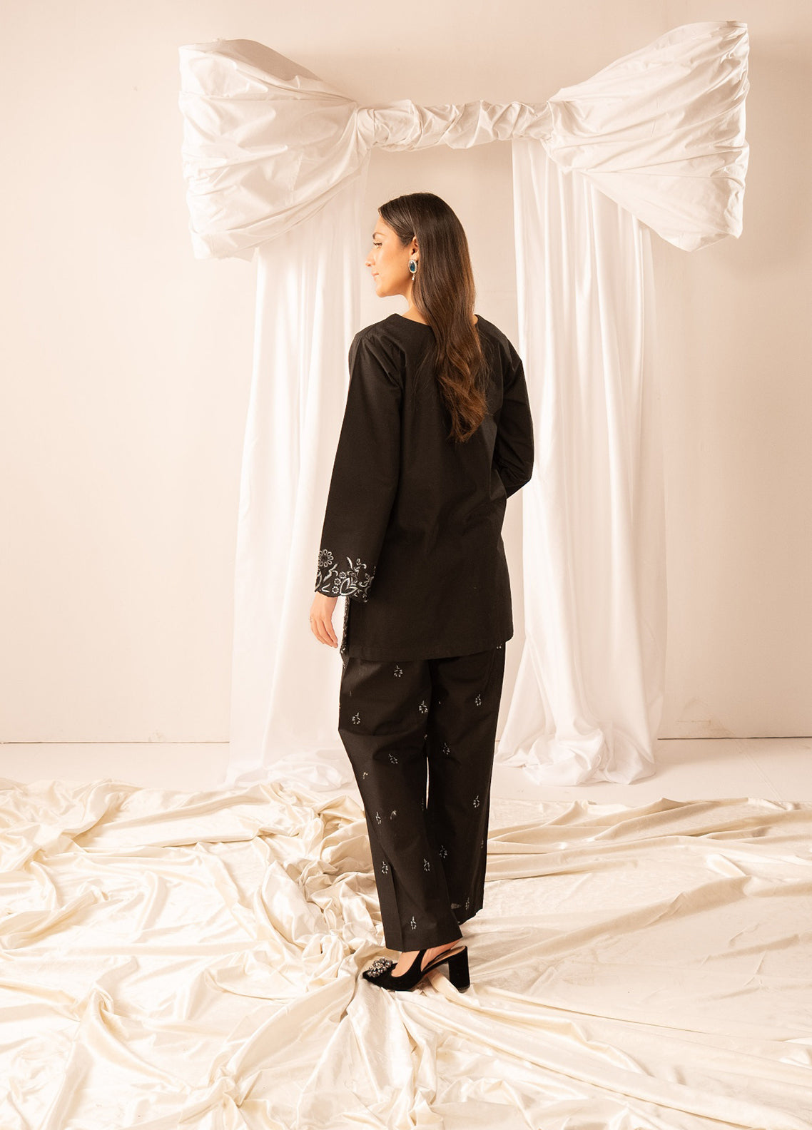 Ayaane By Amani Pret Printed Lawn 2 Piece Stitched Shirt Trouser AP26AP D-AY-1098 ELYAAN Black - Back View Ayaane By Amani Pret Printed Lawn 2 Piece Stitched Shirt Trouser AP26AP D-AY-1098 ELYAAN Black - Back View