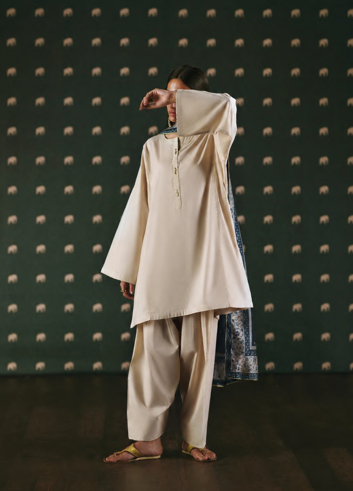 Azzurra By Casual Lite Solid Cotton Lawn 3 Piece Stitched Suit CL26ASVC D-05 MIREVA Azzurra By Casual Lite Solid Cotton Lawn 3 Piece Stitched Suit CL26ASVC D-05 MIREVA