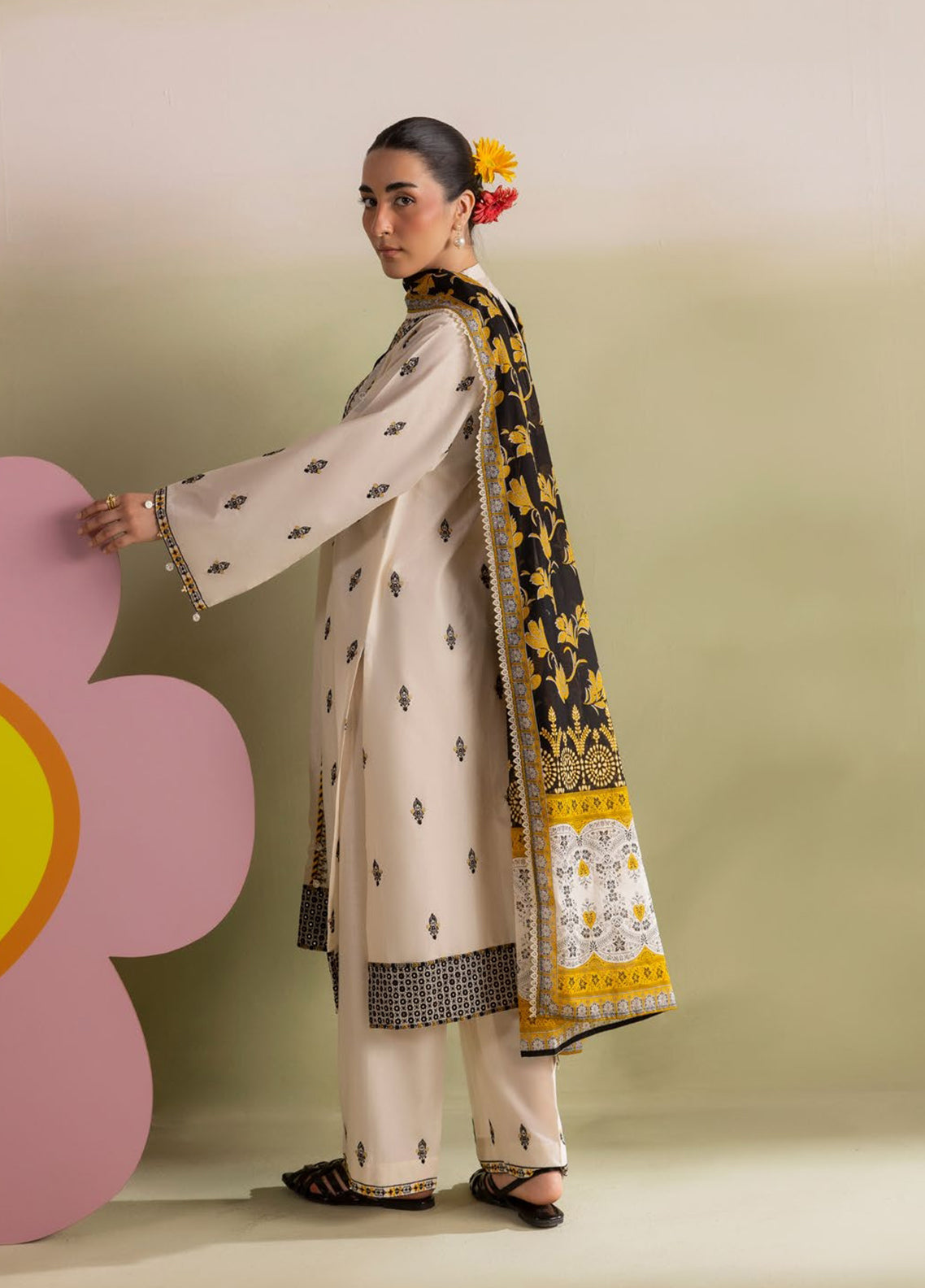 Bagheecha By Gul Ahmed Embroidered Lawn 3 Piece Unstitched Suit GA26BS D-CL-62355 Bagheecha By Gul Ahmed Embroidered Lawn 3 Piece Unstitched Suit GA26BS D-CL-62355